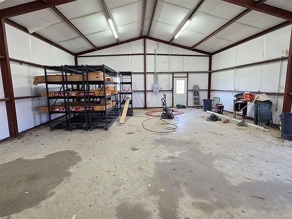 4th image of 1000 County Road 375