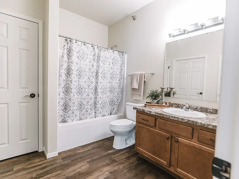 Lakewood Crossing Apartments — Photo 16