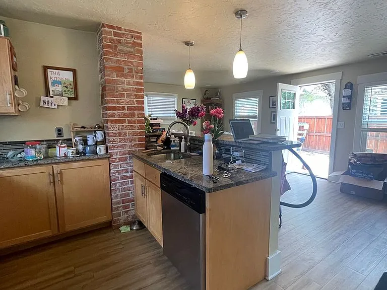 129 N Sherwood St — Photo 6