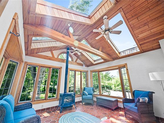 5th image of 21368 Church St