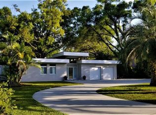 921 N Riverhills Dr, Temple Terrace, FL 33617