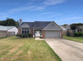 6840 N Park Dr, North Richland Hills, TX 76182