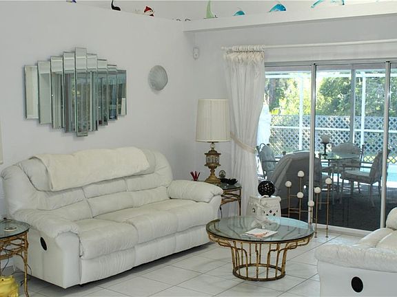 4th image of 11900 De Leon Dr