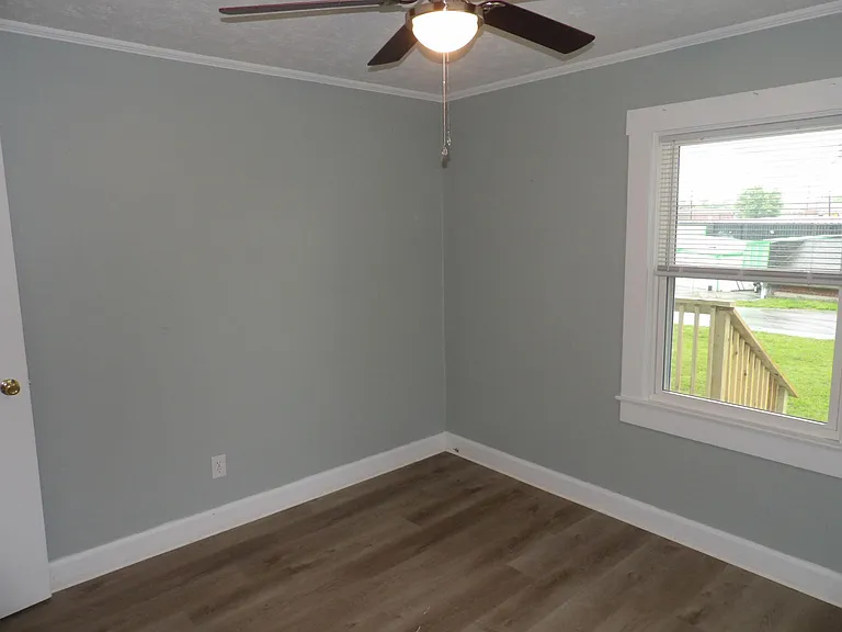 109 Allnutt Dr — Photo 15