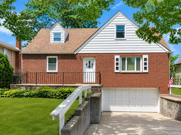 325 W Valley Stream Boulevard, Valley Stream, NY 11580