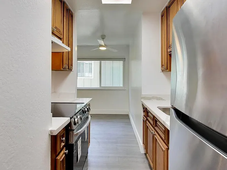 319 Poplar Ave #5 — Photo 2