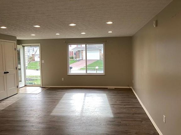 3rd image of 6527 Baffin Dr