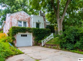 5802 Pacific St, Omaha, NE 68106