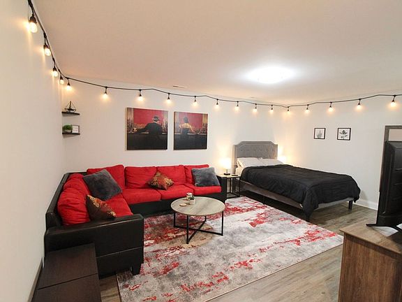 3rd image of 2222 Deyerle Ave #3B-3Ba-2434Sqft