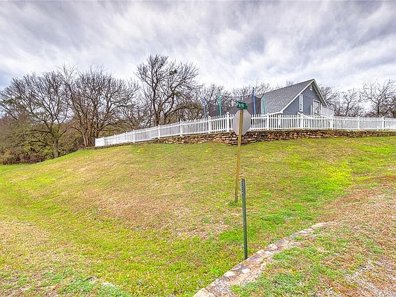 2nd image of 3075 Park Ct