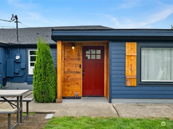 1907 S Bay Road NE, Olympia, WA 98506