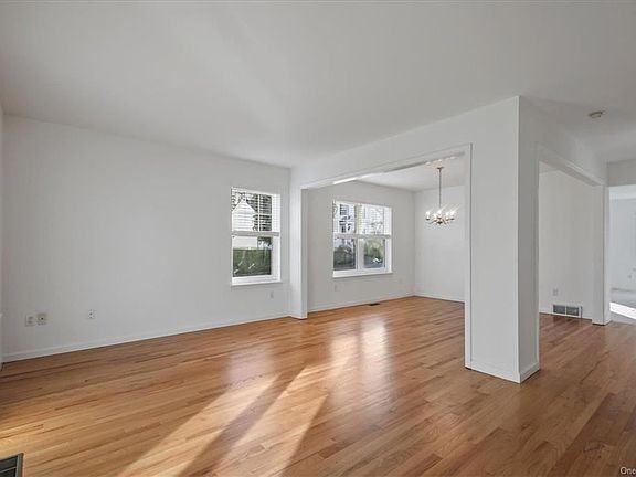 4th image of 32 Mill Pond Ln
