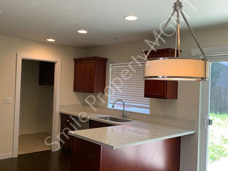 3223 SE 122nd Ave #A-B — Photo 4