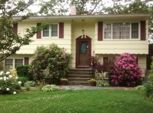 646 3rd St, Ronkonkoma, NY 11779