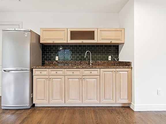 5th image of 20 Somerset Rd #1