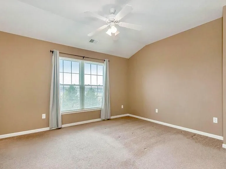 15808 Robinson St — Photo 13