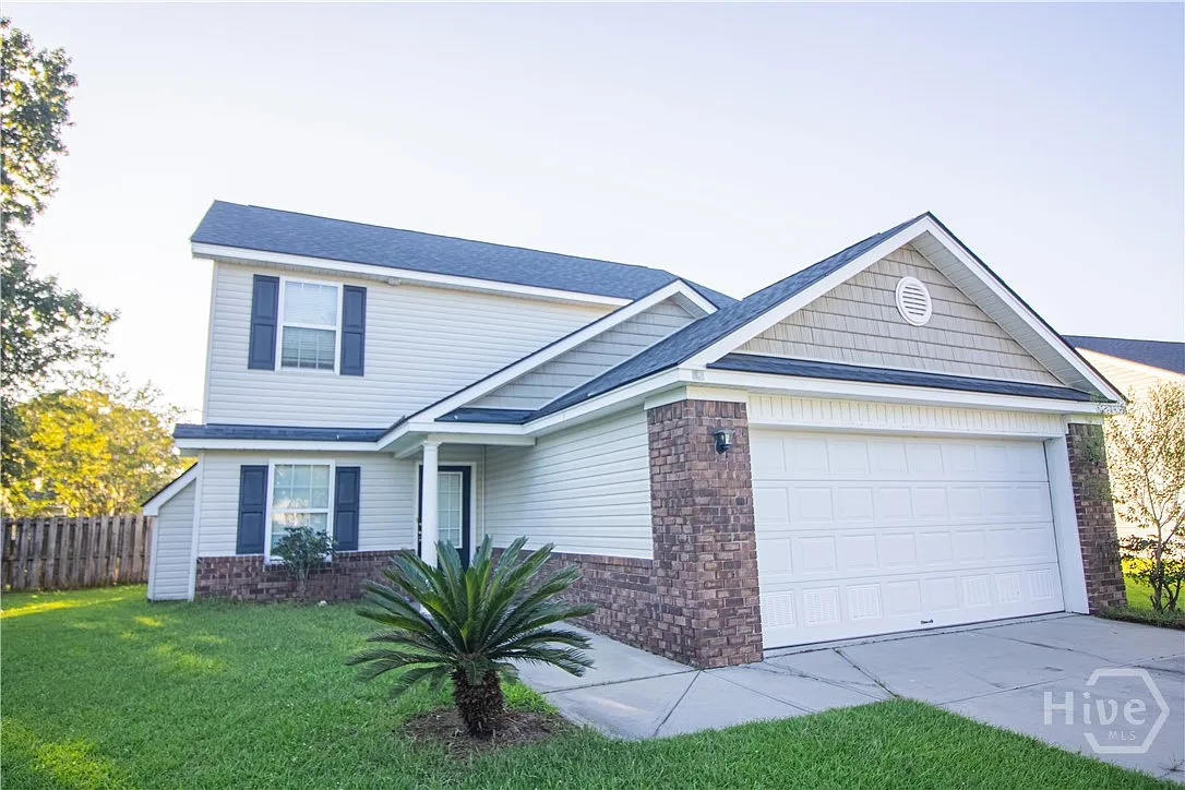3 bed, 2.5 bath, 1865 sqft, $2,200 — Photo 2