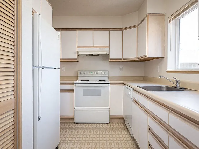 Tuxedo Park Apartments — Photo 9