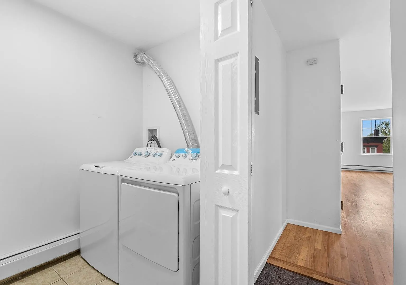 3 bed, 2.0 bath, $3,650 — Photo 3