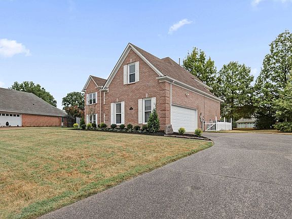 3rd image of 7754 October Rose Dr