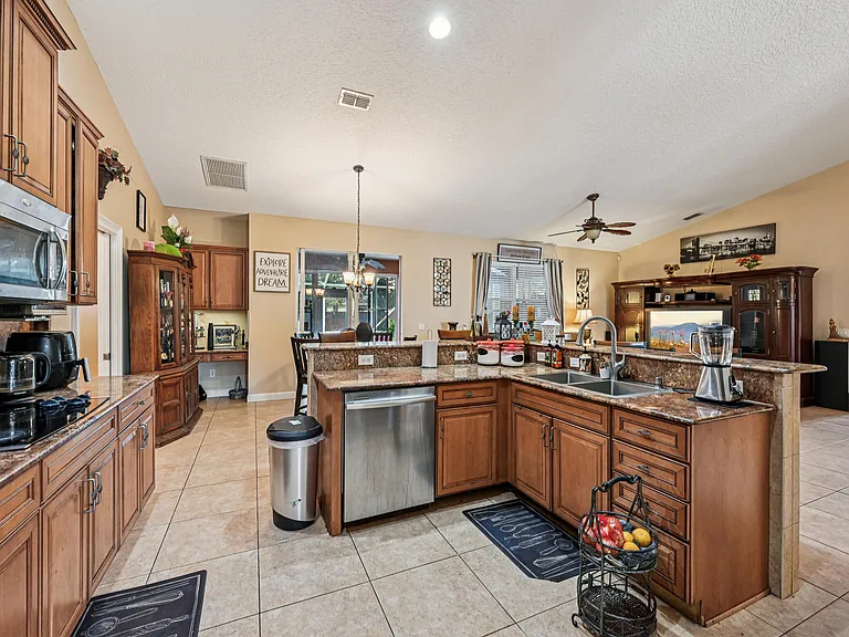 3044 SW Savona Blvd — Photo 4