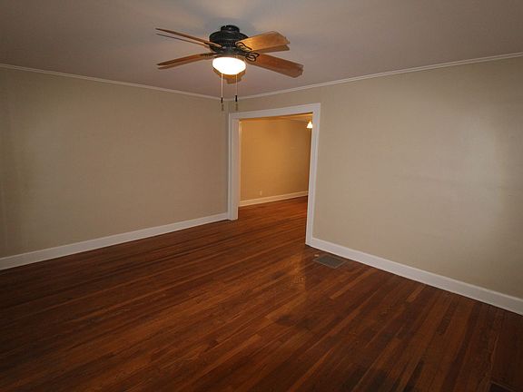 4th image of 4007 Bell St