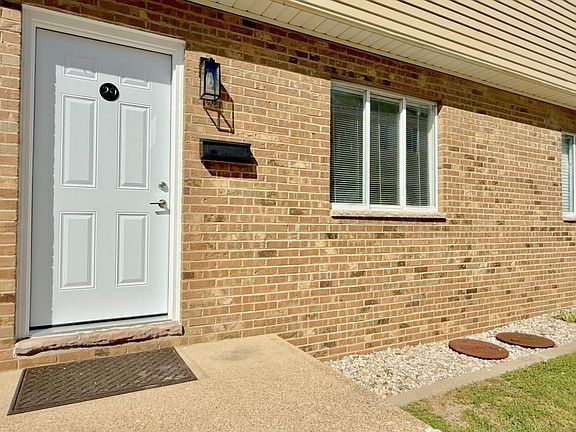 2nd image of 2608 N Avery St #29