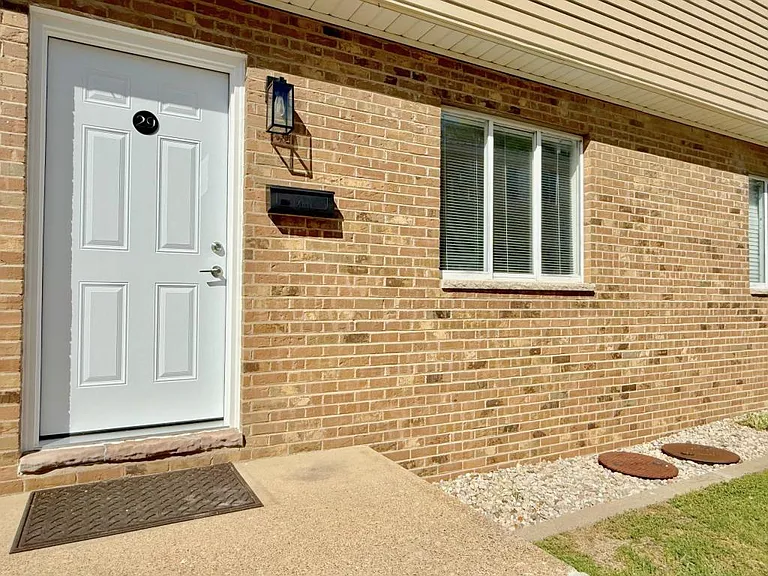 2608 N Avery St #29 — Photo 2