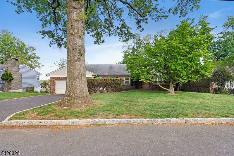 1st image of 26 Devon Dr