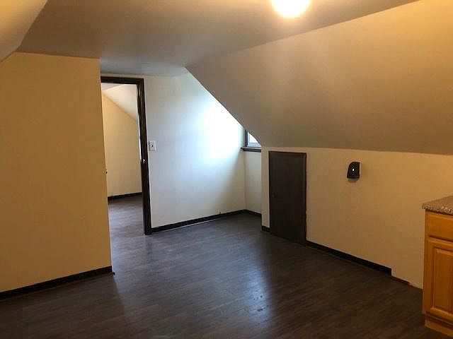 2nd image of 830 Jackson Ave #3B