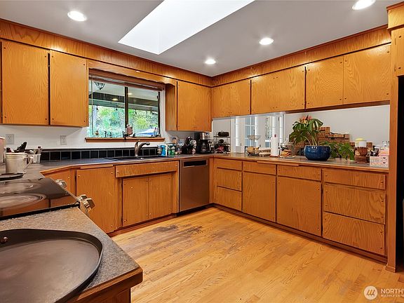 3rd image of 41011 96th Avenue E