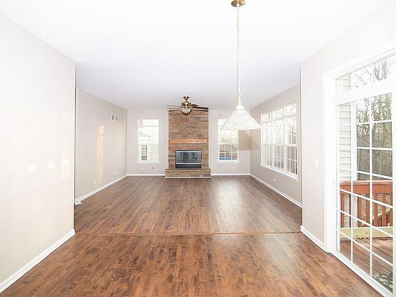 4th image of 204 Emerald Dr