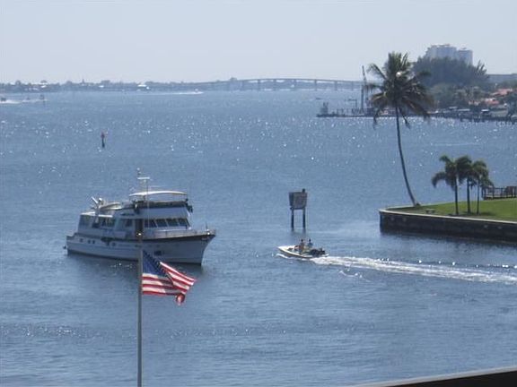 4th image of 123 Lakeshore Dr APT 542