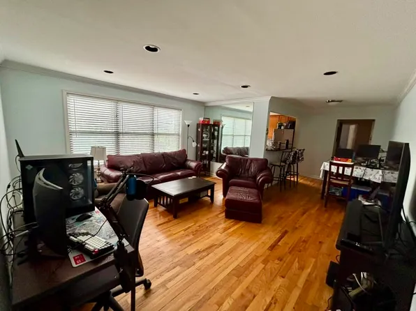 25707 Woodward Ave, Royal Oak, MI