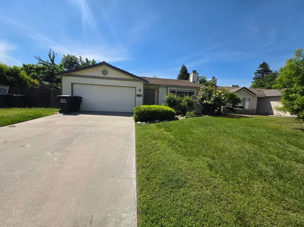 2211 W Sweet Ct, Visalia, CA 93291