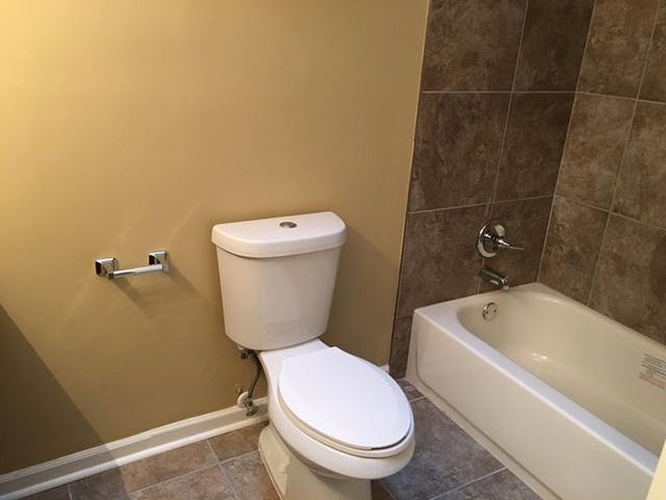 1st image of 5061 Ravenwood Dr #0