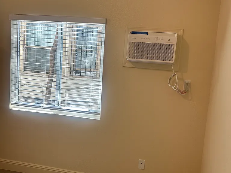 430 E Acacia St #1 — Photo 8