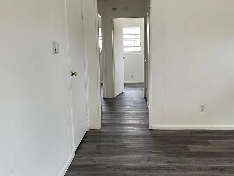 37 Mason Ave N — Photo 6