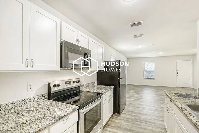 3 bed, 2.0 bath, 1090 sqft, $1,349 — Photo 4