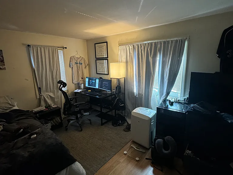 228 W 9th St #2R — Photo 6