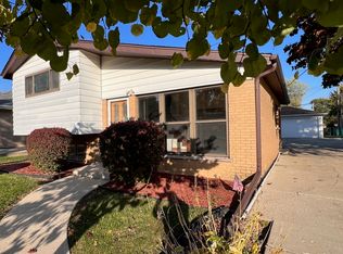 105 N School St, Addison, IL 60101