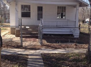 2407 SW Central Park Ave, Topeka, KS 66611