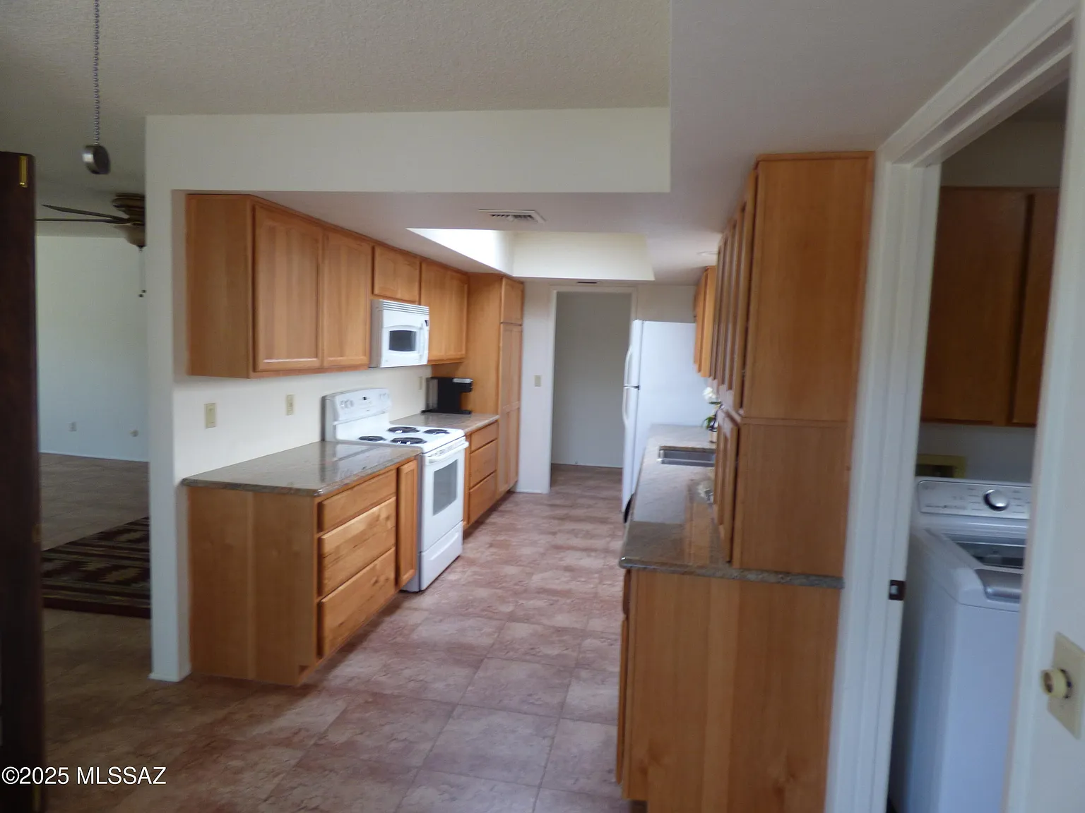 2 bed, 2.0 bath, 1693 sqft, $2,200 — Photo 2