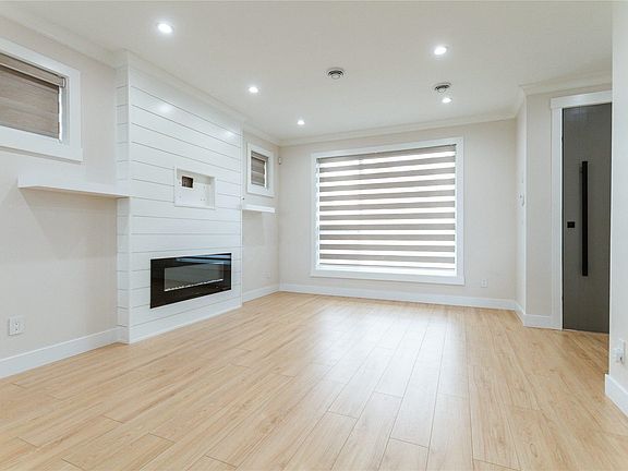 3rd image of 954 Edgar Ave #101