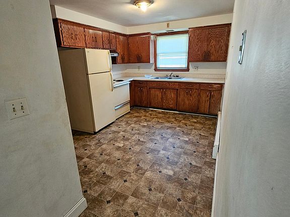 3rd image of 334 33rd Ave N APT 4