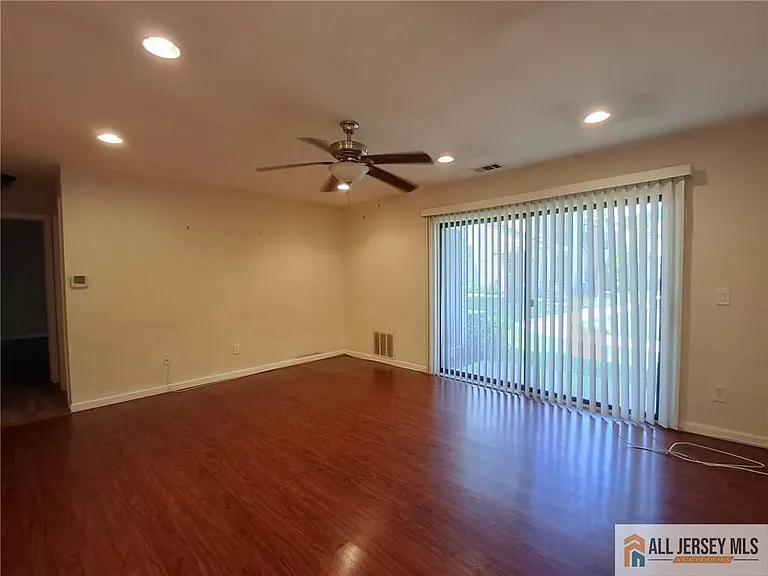 1209 Harbor Club Dr — Photo 10