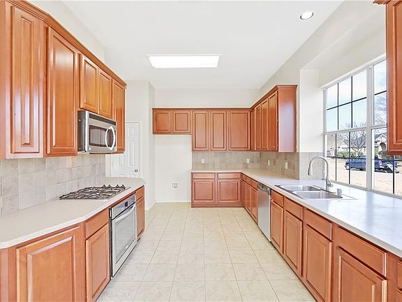 2nd image of 2901 Saint Martin Dr