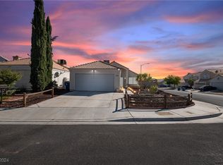 1201 Goldenglow Rd, Las Vegas, NV 89108