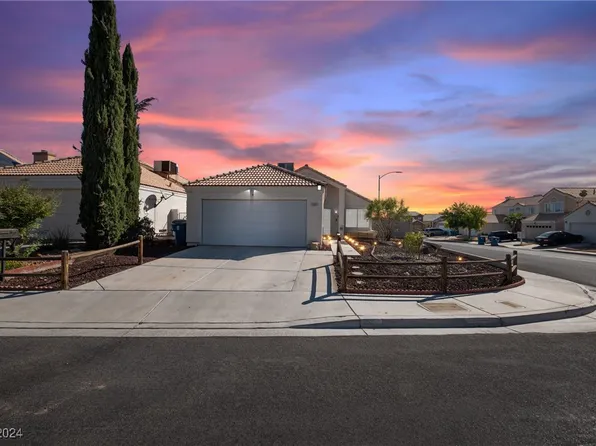 1201 Goldenglow Rd, Las Vegas, NV 89108