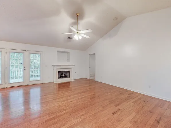 111 Lake Chateau Dr, Hermitage, TN 37076